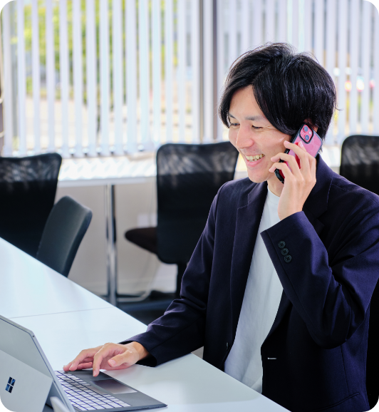 「教えられる」のではなく、「自ら進み、高め合う」。業界でも稀有な、プロフェッショナル切磋琢磨。